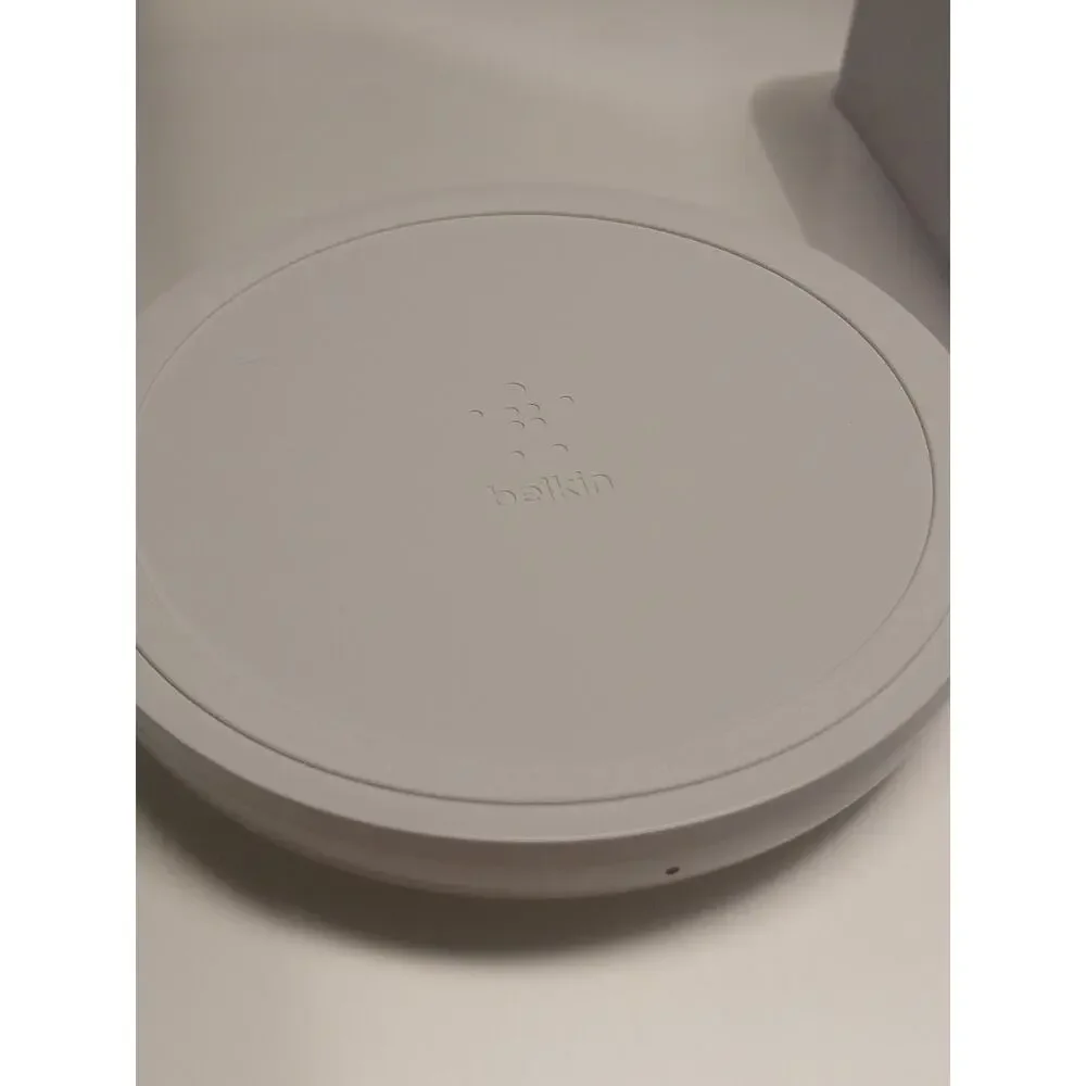 Belkin Boost Up Wireless Charging Pad 10w F7u082 White -Excellent